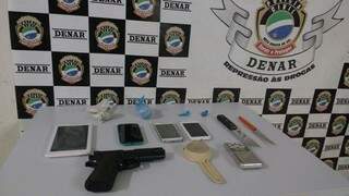 Dupla é presa com cocaína e arma de brinquedo na Vila Margarida 