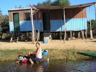 Na Barra do São Lourenço os moradores não contam com serviços básicos como saneamento e o sustento se dá por meio da pesca e da catação de iscas vivas (Foto: Divulgação Ecoa)