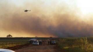 Helicóptero do Bope fez a visualização aéra da região. Lavouras de cana-de-açúcar foram queimadas. (Foto: Sidney Bronka)