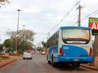 Transporte coletivo ainda funciona normalmente em Dourados (Foto: Helio de Freitas)