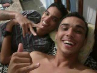 Dupla que fugiu de delegacia se entrega ap&oacute;s comemorar em rede social