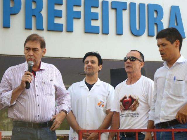 Bernal diz estar feliz e aceita se reunir com guardas e enfermeiros