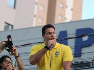 Deputado estadual Renan Contar discursa sobre trio elétrico (Foto: Marcos Maluf)