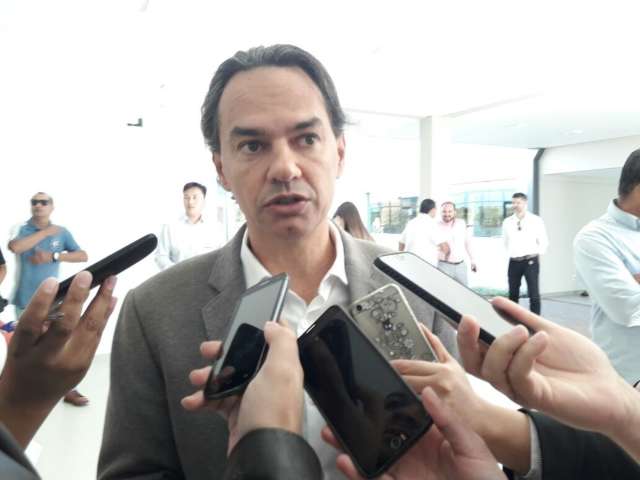 Prefeito lan&ccedil;a projeto de lazer e participa de baile dos idosos