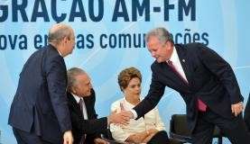 Emissoras AM ter&atilde;o que pagar at&eacute; R$ 4,4 milh&otilde;es para migrar para FM