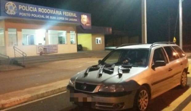 Dois mec&acirc;nicos s&atilde;o presos pela PRF com nove quilos de coca&iacute;na