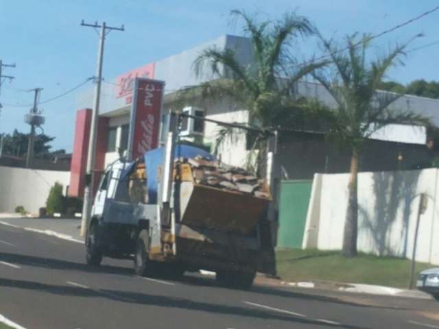 V&iacute;tima de acidente, leitor registra caminh&atilde;o-ca&ccedil;amba circulando sem prote&ccedil;&atilde;o