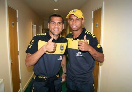 Sele&ccedil;&atilde;o faz contas rumo &agrave; Copa e Mariano &eacute; chamado para vaga de Daniel Alves
