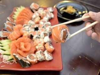 Salmão desapareceu do mercado e jeito foi tirar sashimi e temaki do rodízio. (Foto: Arquivo)