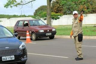 Agetran participa e orienta motoristas na Avenida Lúdio Martins Coelho (Marina Pacheco)