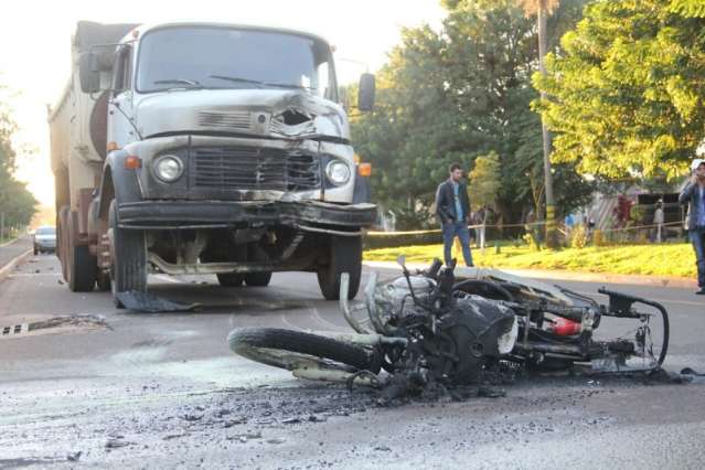 Motociclista atinge caminh&atilde;o de frente e morre no Estrela do Sul