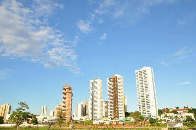 Calor continua nesta quinta-feira e h&aacute; previs&atilde;o de chuva forte