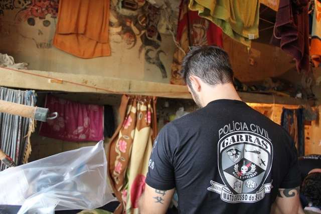 Pol&iacute;cia faz pente fino em pres&iacute;dio ap&oacute;s fuga de quatro detentos 