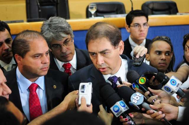 Bernal re&uacute;ne a bancada e diz que tamb&eacute;m se rebelaria na C&acirc;mara