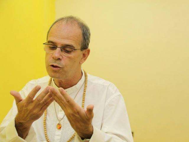 Lado B estreia na medita&ccedil;&atilde;o em aula com famoso disc&iacute;pulo de Osho