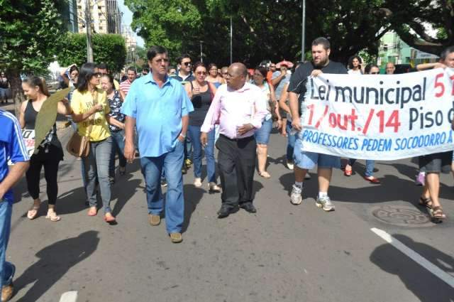 Greve chega ao 5&ordm; dia sem acordo e com ades&atilde;o de 60% das escolas