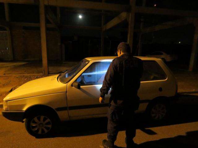 Opera&ccedil;&atilde;o recupera carros furtados e notifica bares irregulares na Guaicurus