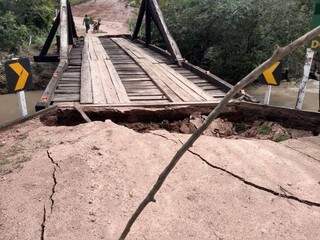 Ponte que leva ao município está prestes a cair. (Foto: Prefeitura de Caracol)