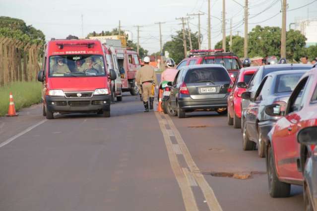 Mulheres sofrem ferimentos graves em acidente causado por buraco
