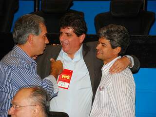 Azambuja (esquerda)e Athayde (centro) têm o mesmo objetivo: ser prefeito de Campo Grande. (Foto: Simão Nogueira)