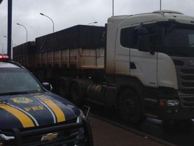 Homem &eacute; preso pela PRF com carreta que havia sido roubada em GO 