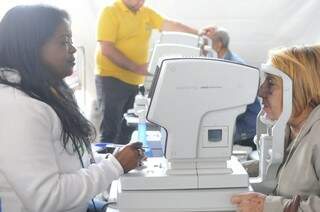 Caravana da Saúde na Capital começou hoje com consultas e exames de oftalmologia. (Foto: Alcides Neto) 