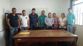 Representantes do Governo do Estado se reuniram com produtores de cooperativa (Foto: Divulgação/Seprotur)