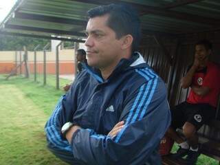 Técnico Cláudio Roberto considera amistoso importante para temporada 2013 (Foto: Divulgação)