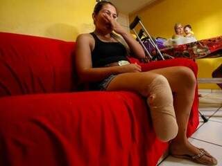 H&aacute; 10 meses, Simone teve muito mais que a perna estra&ccedil;alhada em acidente