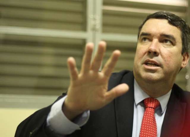 Aprofundada por crise do g&aacute;s, reforma do governo de MS corta 1 mil cargos 