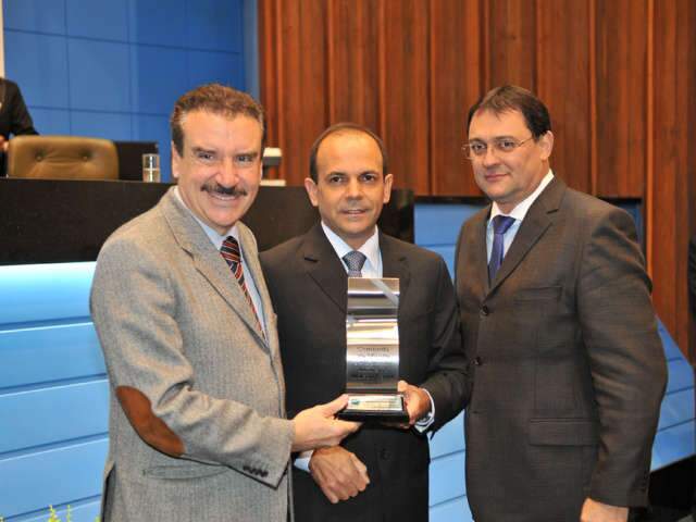  Sess&atilde;o em homenagem ao Dia do Trabalho destaca 24 profissionais em MS 