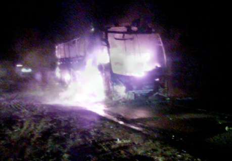 Pane elétrica incendia e destrói ônibus durante viagem na BR-163