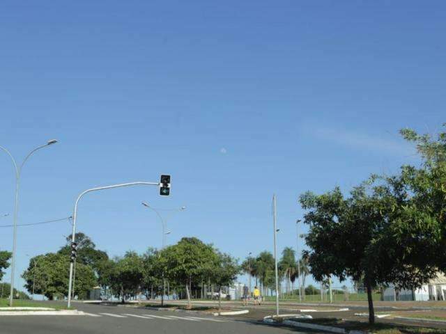 Sábado será de céu parcialmente nublado e calor de 36°C em MS