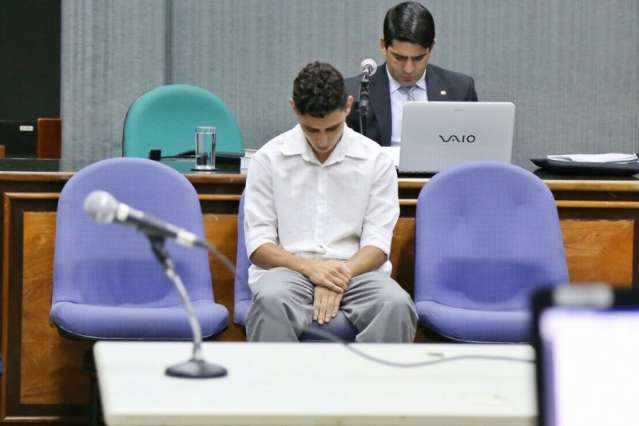 Rapaz &eacute; condenado a 16 anos e oito meses por matar e atear fogo em jovem