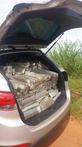 PRF usa helic&oacute;ptero em persegui&ccedil;&atilde;o e apreende 820 kg de maconha