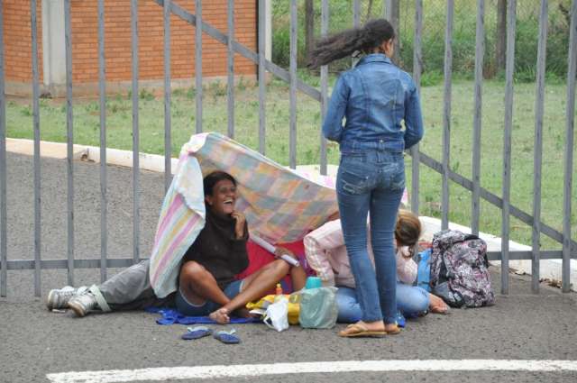 Prefeitura mant&eacute;m geradores e moradores acabam com protesto na Enersul