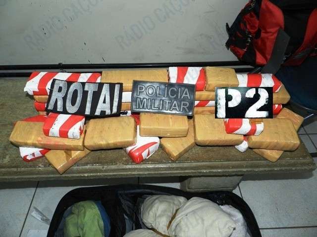 Quadrilha &eacute; presa acusada de transportar drogas em voos comerciais