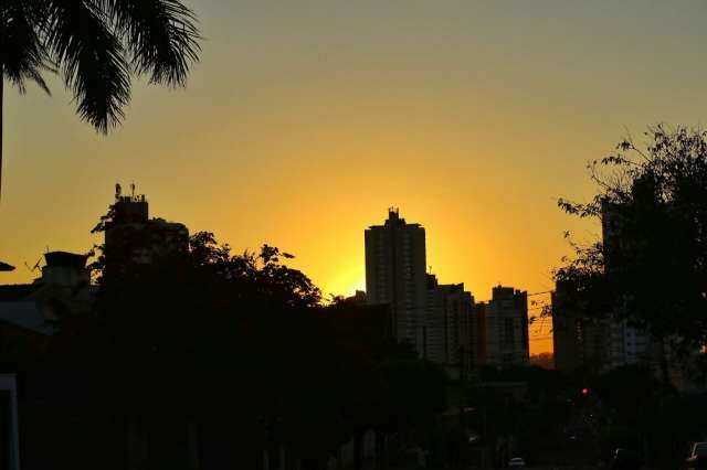 Na expectativa da chuva, calor chega aos 38°C e umidade aos 20% em MS