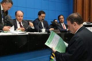 Deputados Junior Mochi (MDB), Márcio Fernandes (MDB), Amarildo Cruz (PT) e Paulo Siufi (MDB), durante sessão (Foto: Luciana Nassar/ALMS)