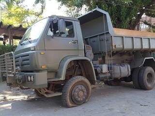 Caminhão oficial utilizado pelos militares para transportar 3 toneladas de maconha (Foto: Divulgação)