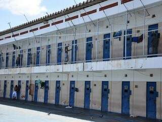 Após ameaçar rebelião, apenas poucos presos da cela (Foto: Eliel Oliveira)