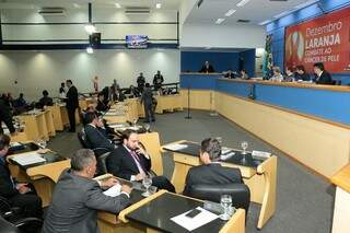 Câmara Municipal aprovou e promulgou homenagem a policiais (Foto: Divulgação - CMCG)