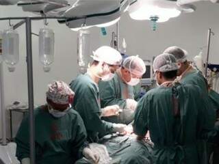 Equipe durante captação de órgãos realizada na Santa Casa da Capital (Foto: Santa Casa)