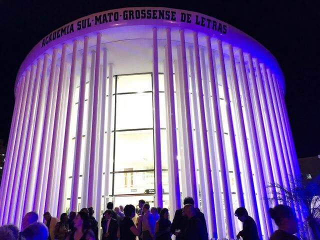 Academia volta a criticar exclus&atilde;o da literatura da grade escolar em MS