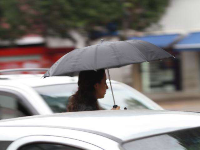 Chuva de 31 mil&iacute;metros traz primeiro friozinho do ano na Capital
