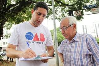 A OAB precisa colher 100 mil assinaturas no Estado e 1,5 milhão no Brasil (Foto: Marcos Ermínio)