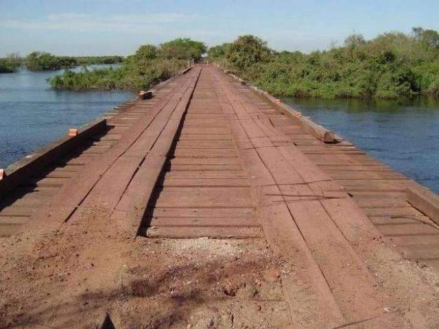Tr&aacute;fego de ve&iacute;culos na ponte da Estrada Parque &eacute; liberado parcialmente 