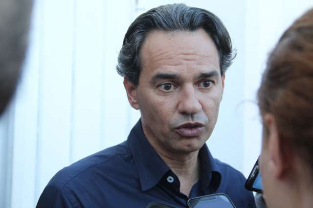 Marquinhos promete n&atilde;o cortar ponto de servidor que faltar na sexta-feira