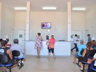 Pacientes aguardam atendimento na UPA de Dourados; suspensão de serviços prejudica população (Foto: Divulgação)