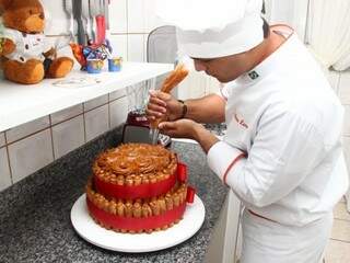 Cristhiano Luna de Almeida hoje tem 27 anos e se tornou chef de cozinha. (Foto: Fernando Antunes)